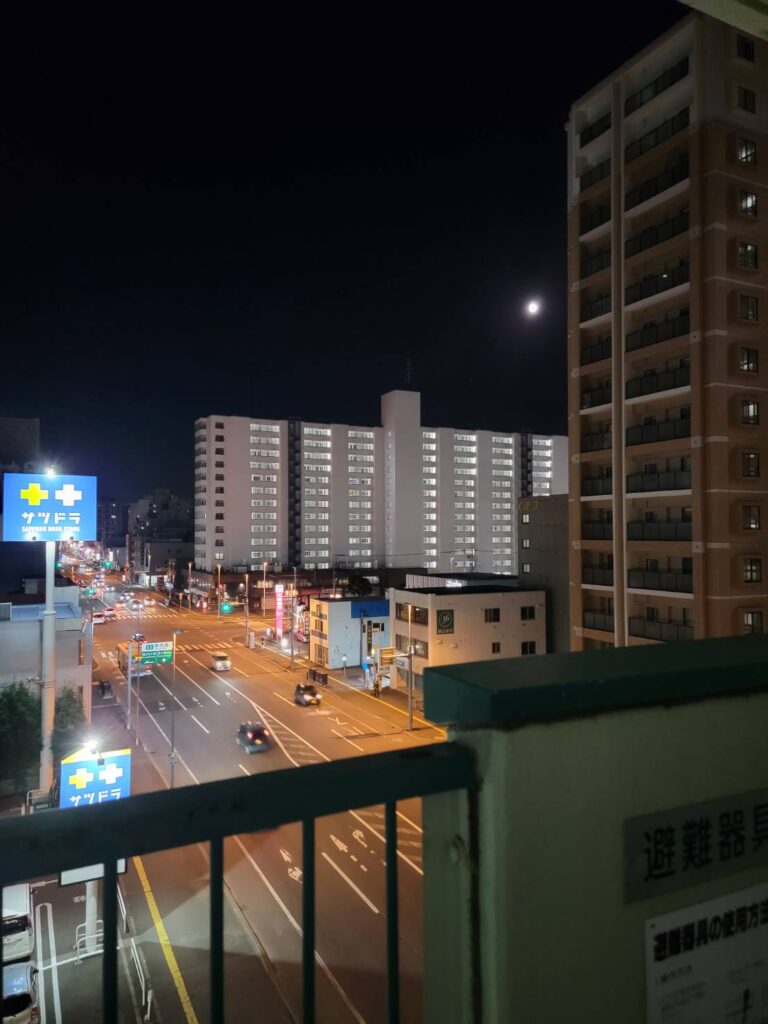 現在の画像に代替テキストがありません。ファイル名: 月.jpg